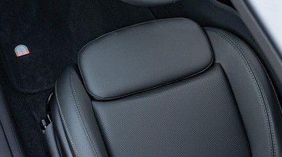 카본 블랙 인조가죽 스포츠 시트.